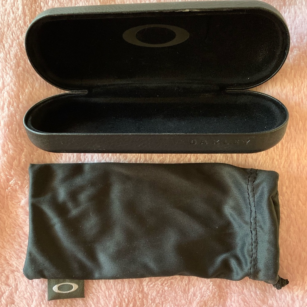 Oakley hard shell glasses case and dust bag clamshell